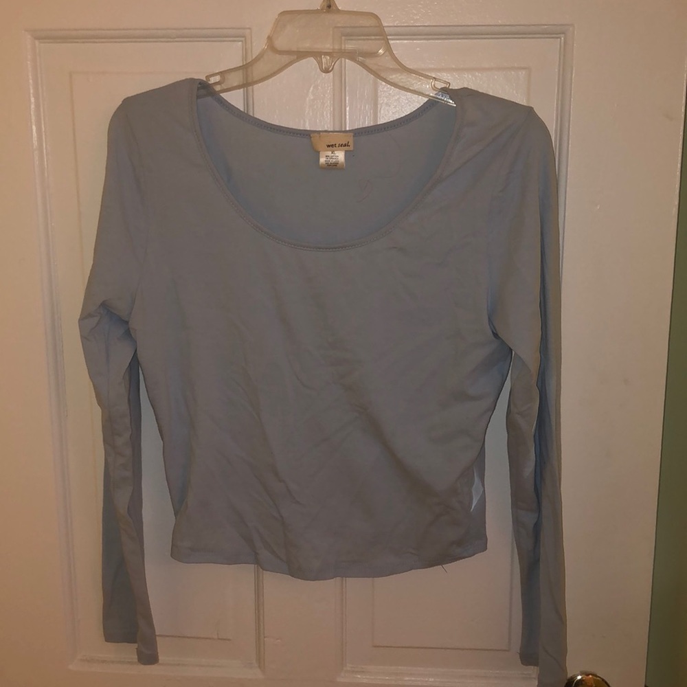 Long-sleeved crop top
